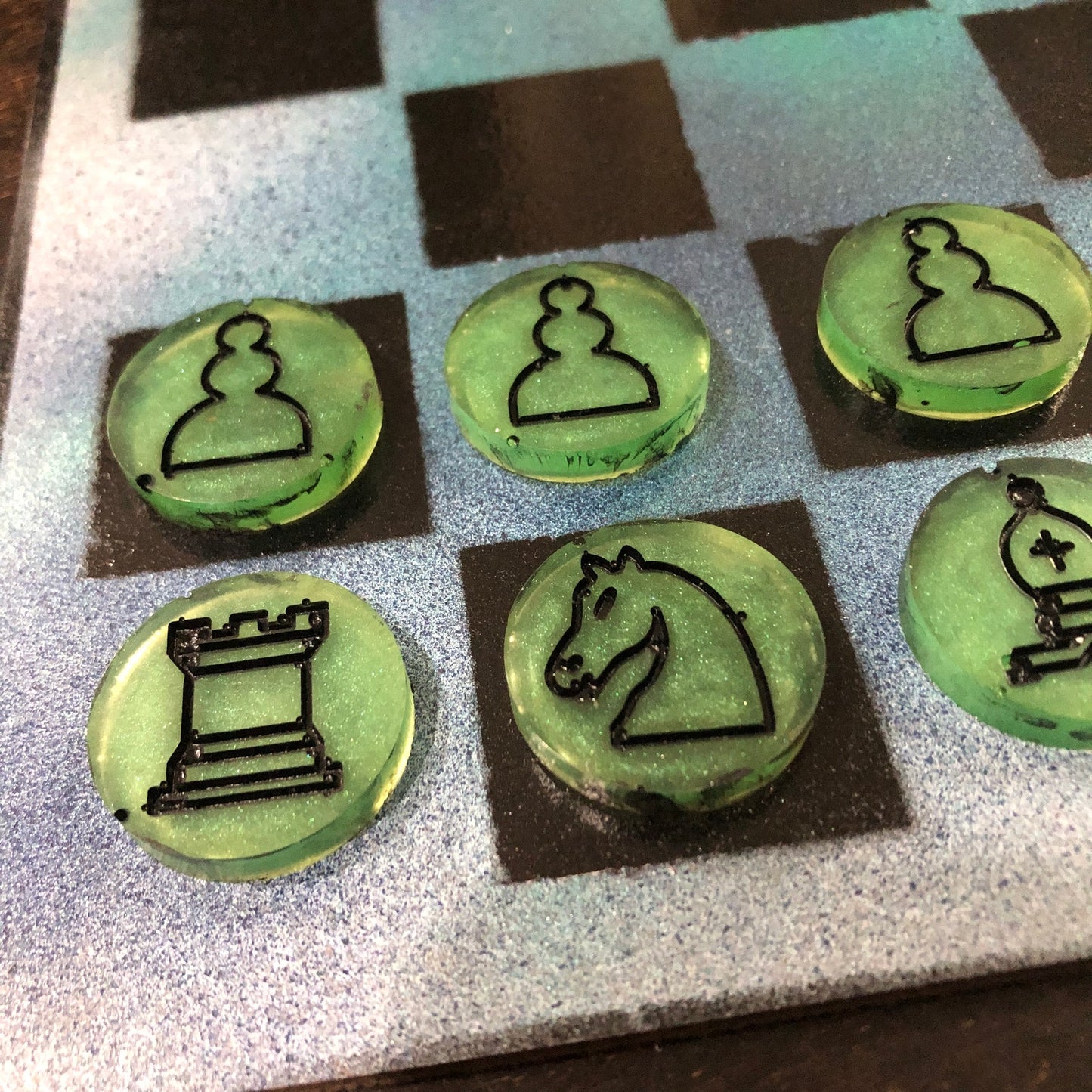 Green Glow Mist - Painted Chess Set
