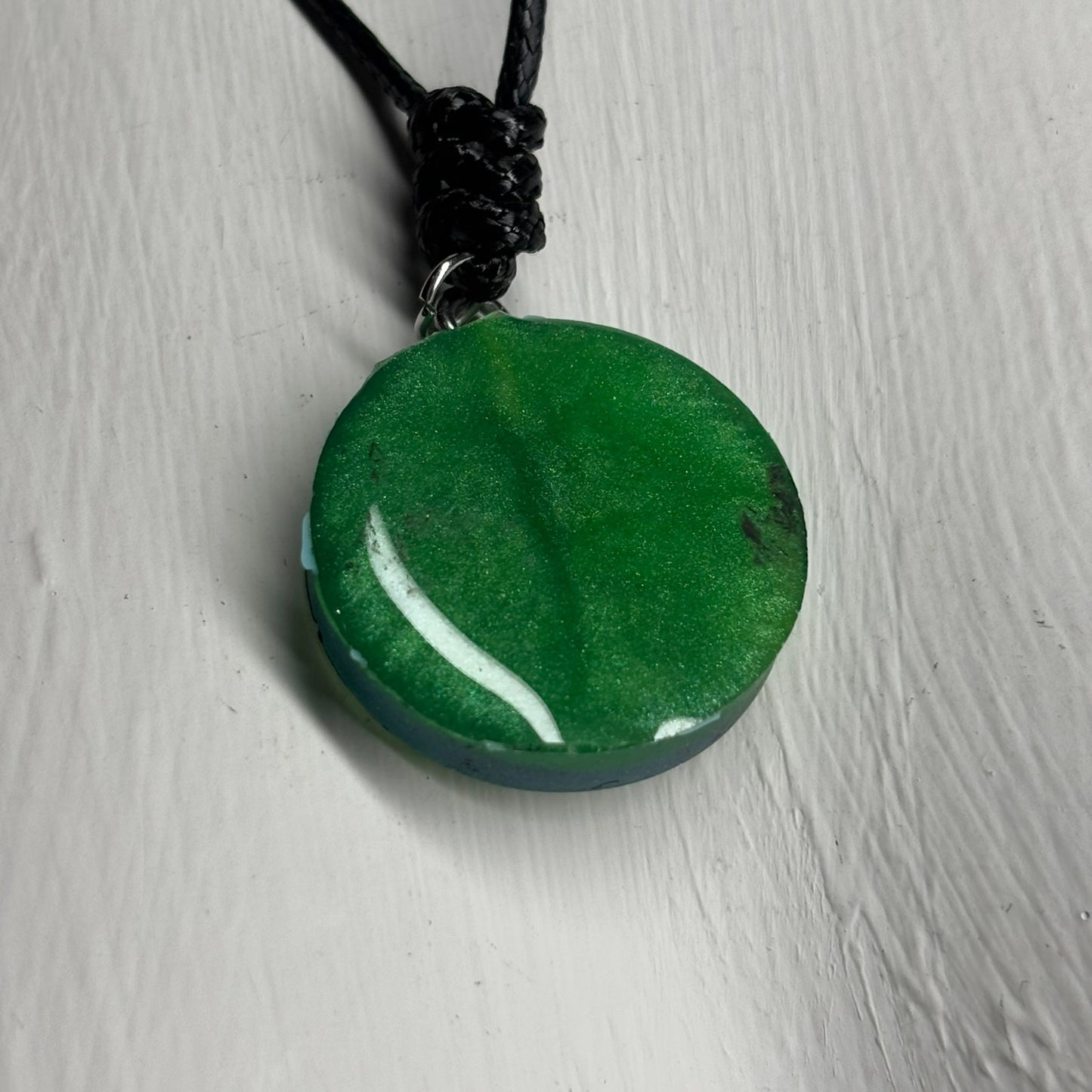 Green King - Handmade Resin Chess Necklace - Flat Edition