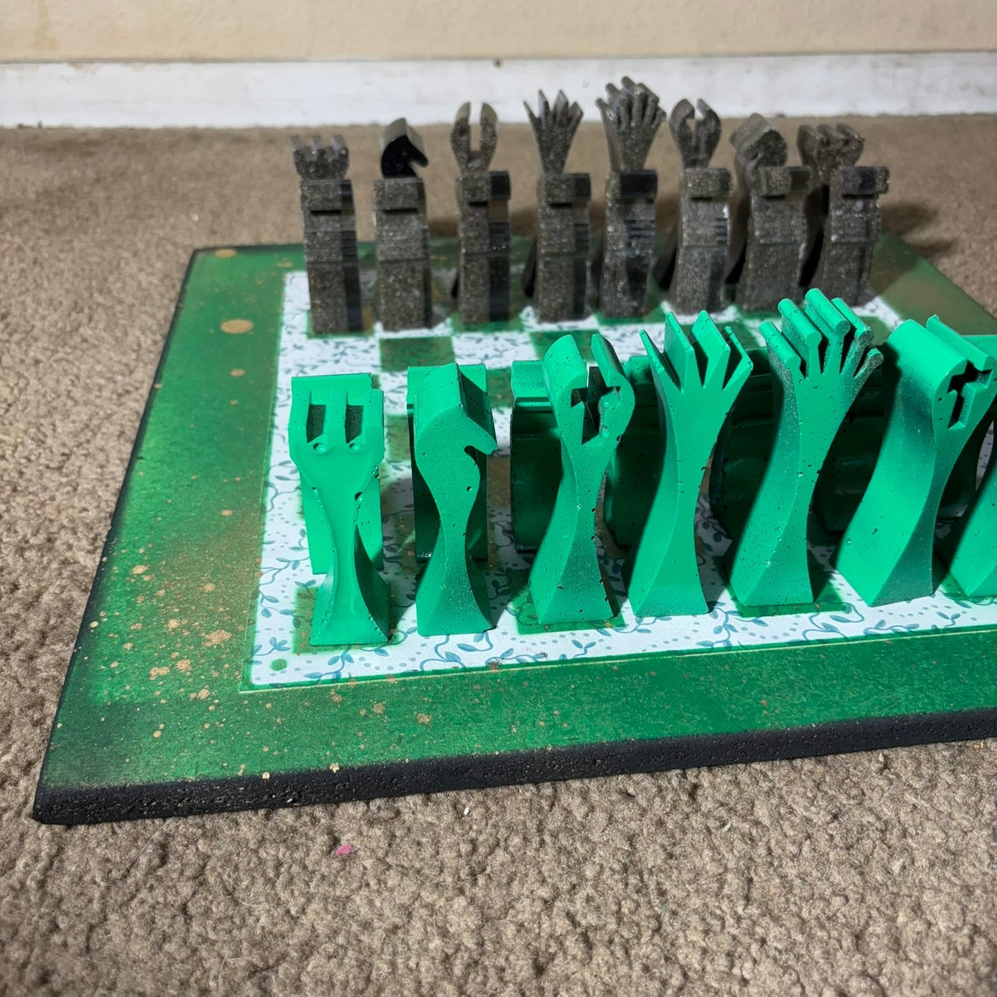 Royal Green Golden Drip - Large Deluxe Chess Set