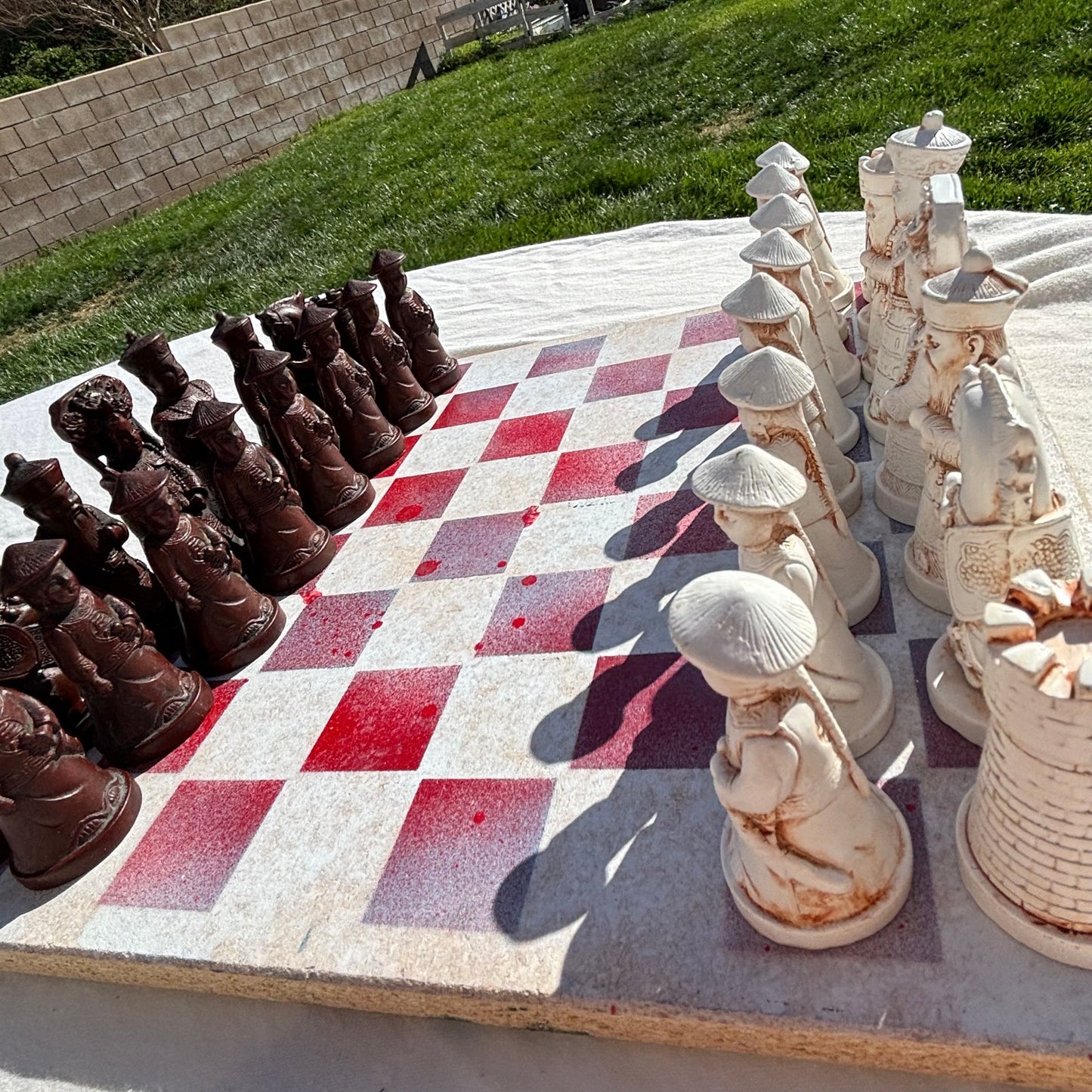 Spacey Red & White - Chinese Edition Chess Set