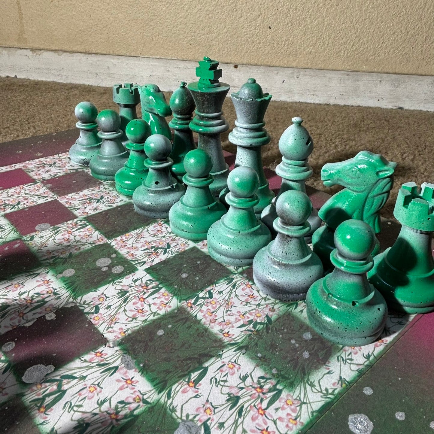 Green Pink Mesh - Large Deluxe Chess Set