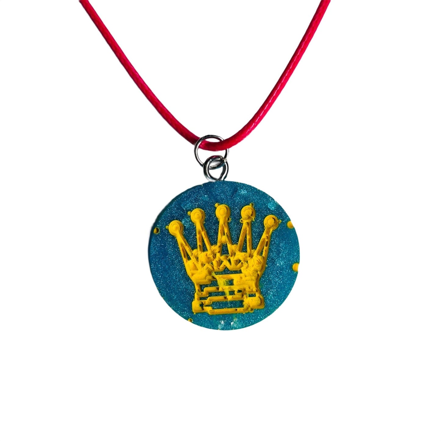 🎁 Blue/Yellow Queen - Handmade Resin Chess Necklace (100% off)