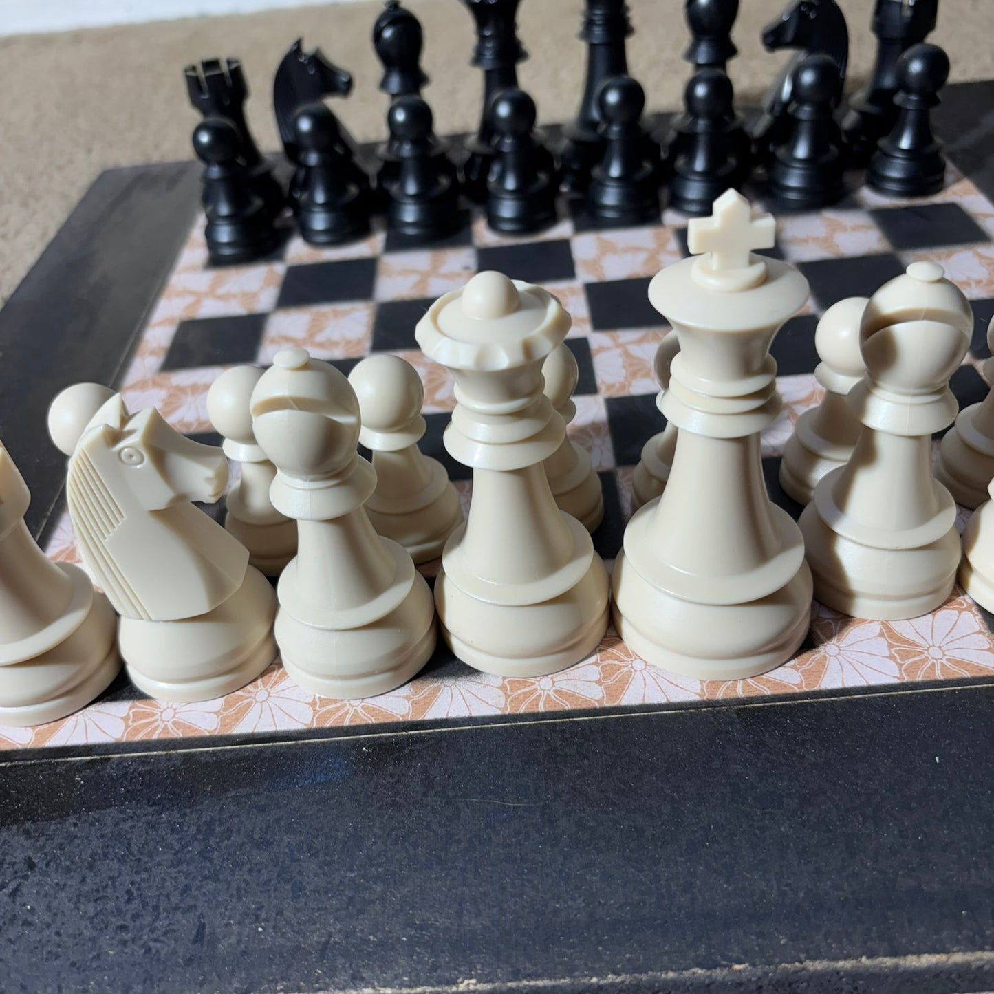 Golden Pattern - Large Deluxe Chess Set