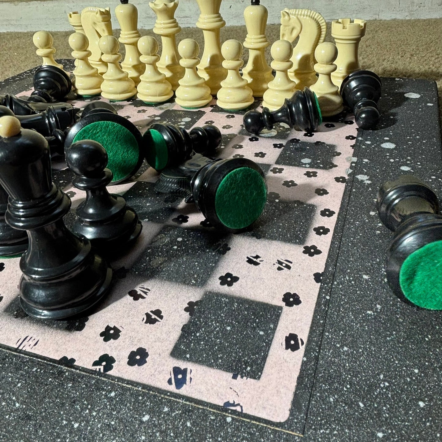 Light Pink Black Mini Flowers - Large Deluxe Chess Set
