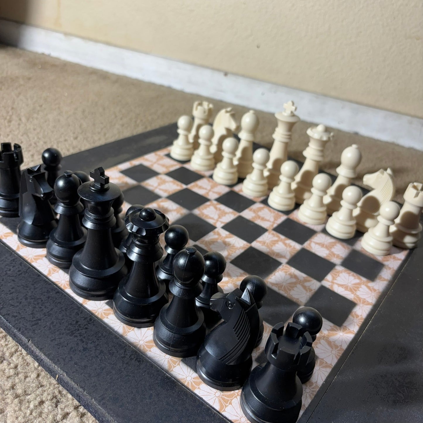 Golden Pattern - Large Deluxe Chess Set
