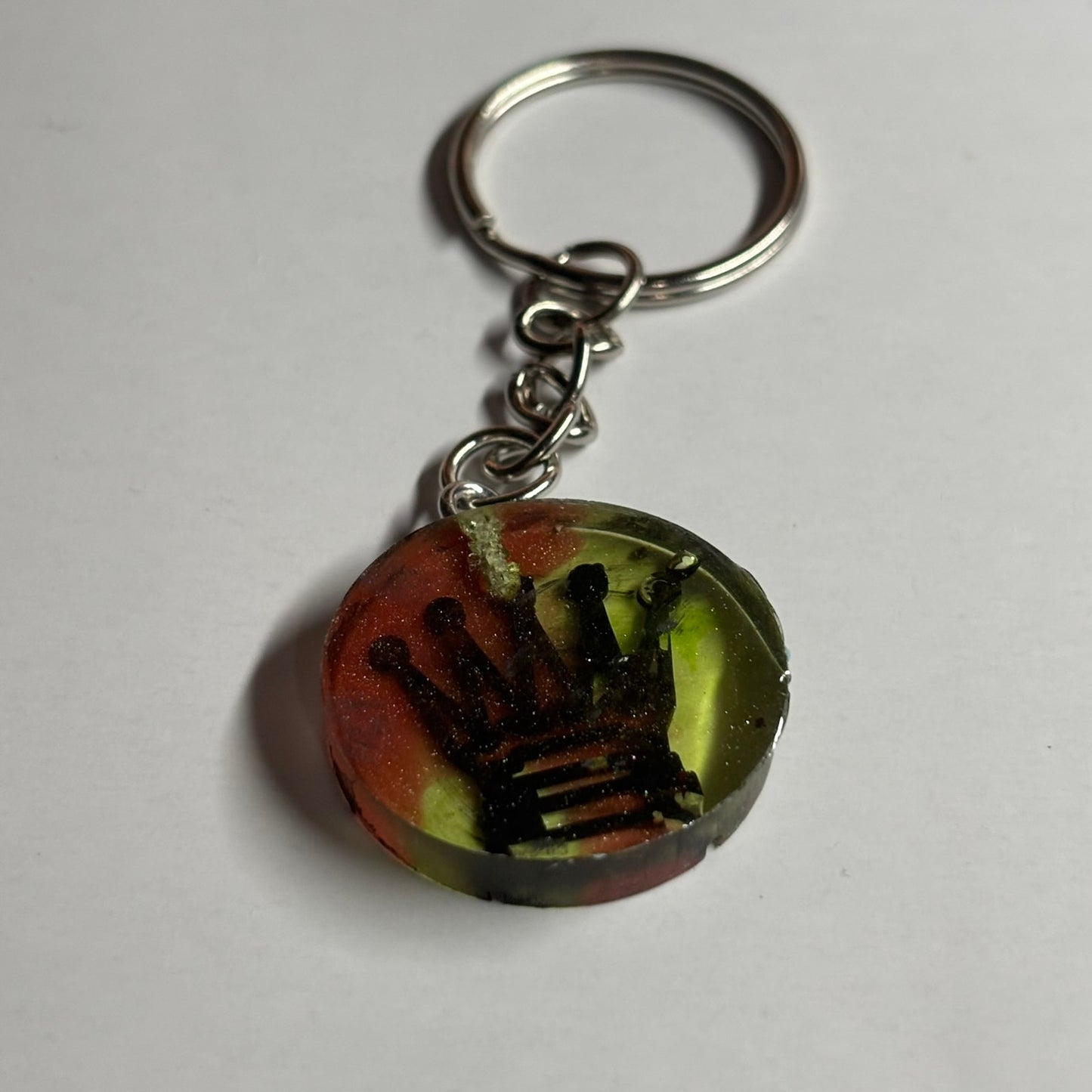 Mixed Colors Queen - Handmade Resin Keychain - Flat Edition