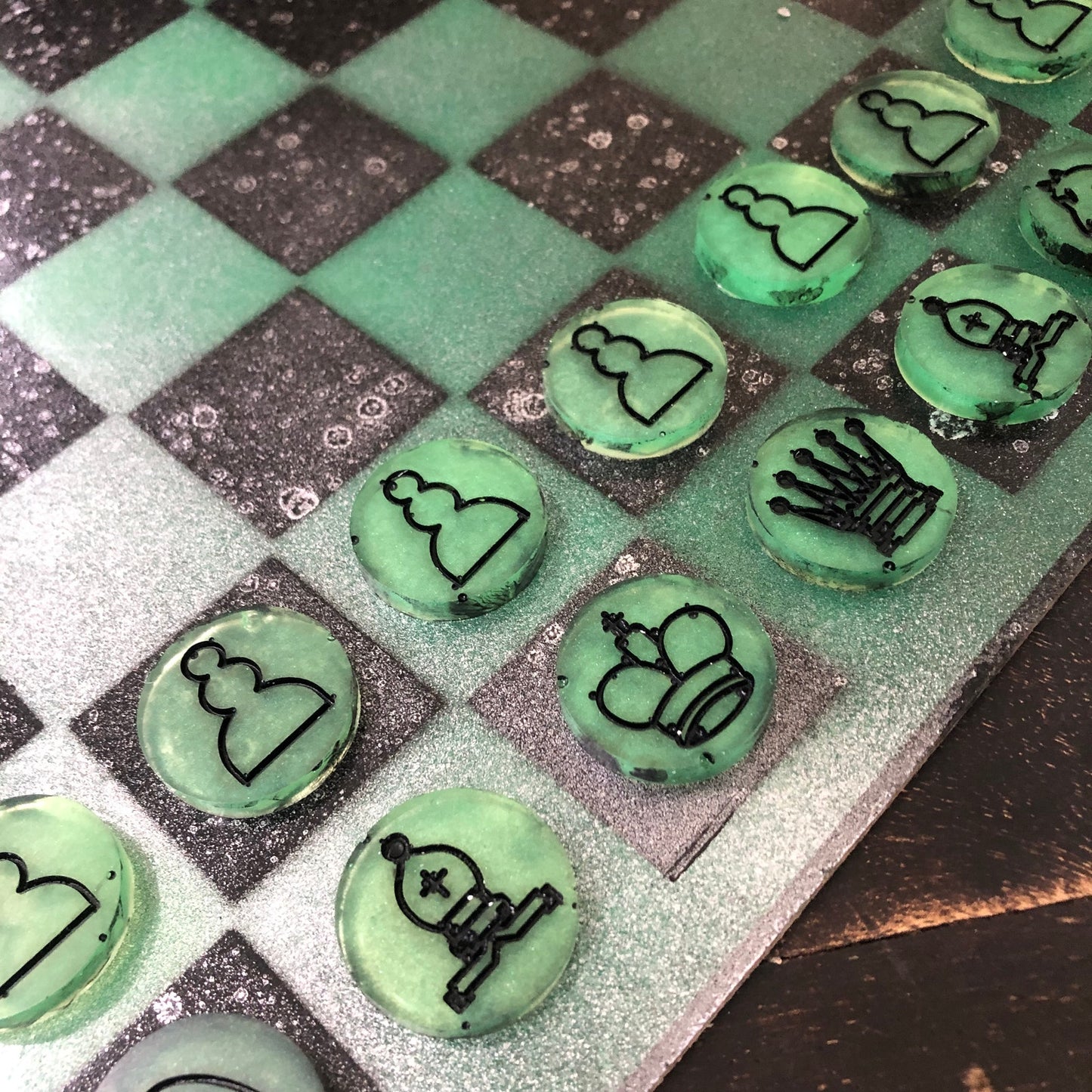 Snow Green - Painted Chess Set