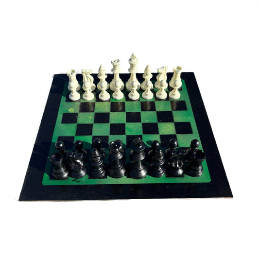Green & Black - Painted Chess Set