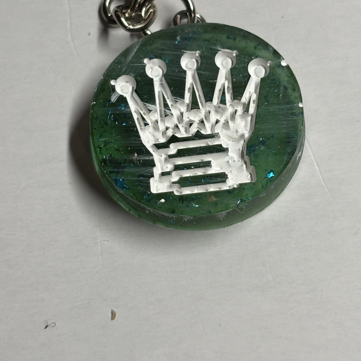 The Green Queen - Handmade Resin Keychain - Flat Edition