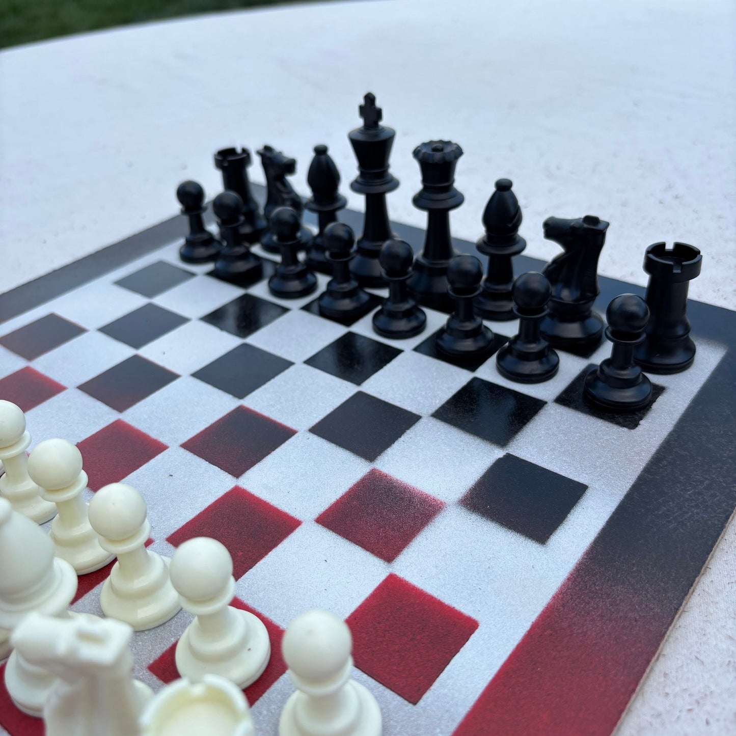 Speed Black & Red - Painted Chess Set