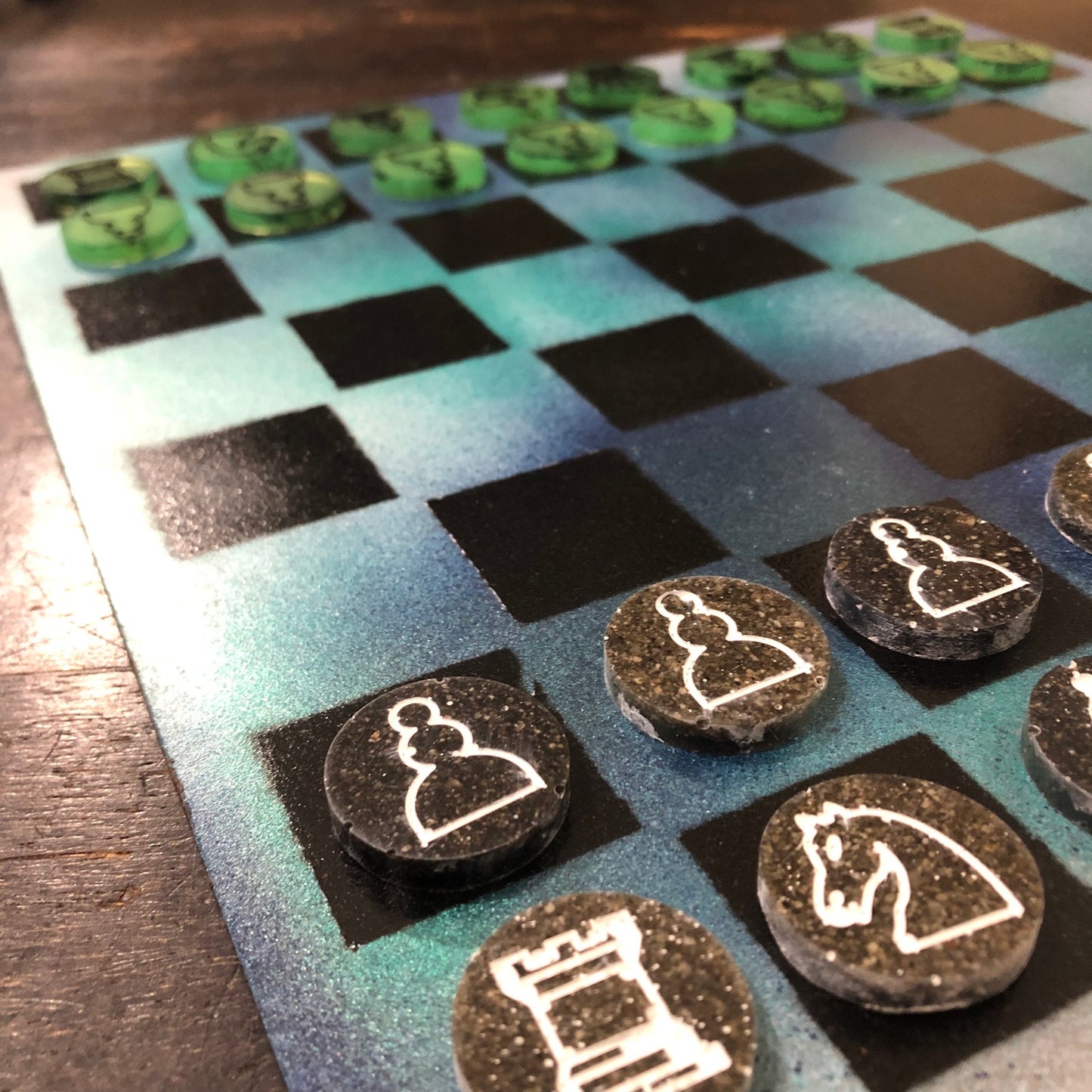 Green Glow Mist - Painted Chess Set