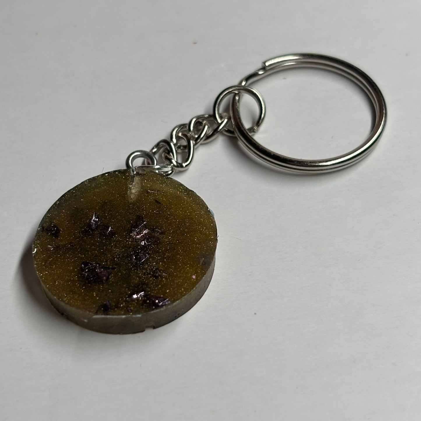 Dirty Green Queen - Handmade Resin Keychain - Flat Edition