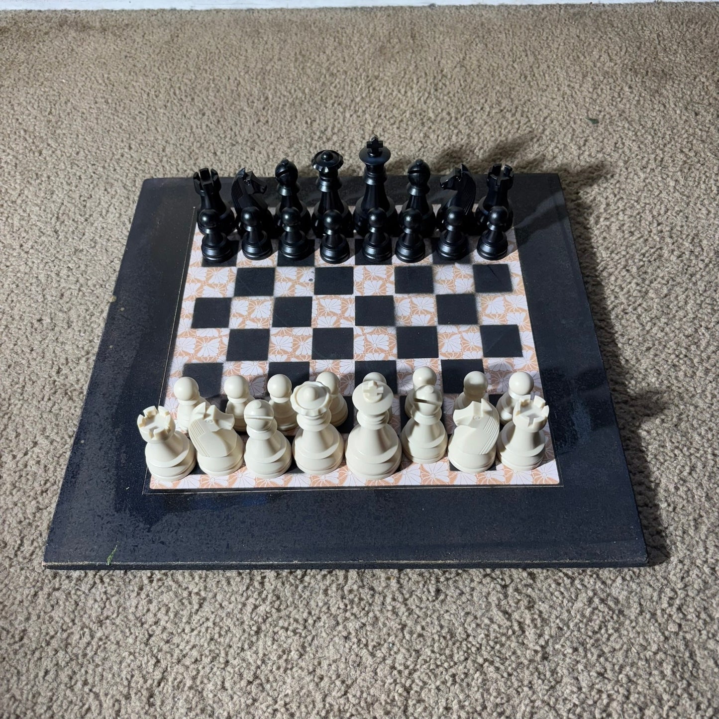 Golden Pattern - Large Deluxe Chess Set