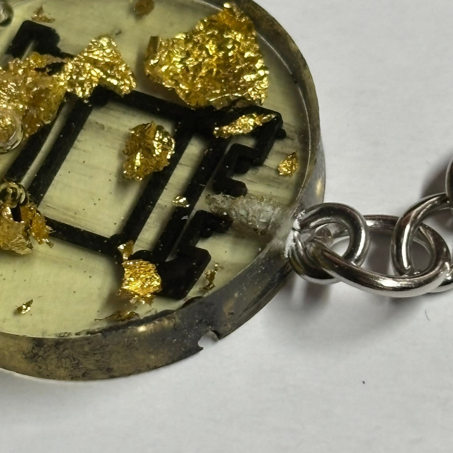 The Rook's Golden Particles - Handmade Resin Keychain - Flat Edition