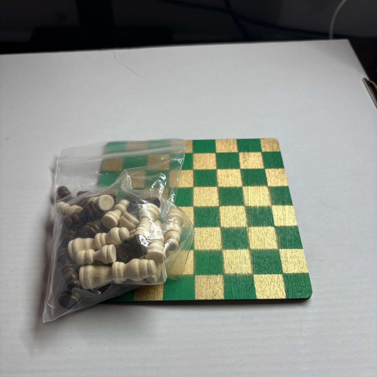 Green & White Golden Hue - Mini Chess Set