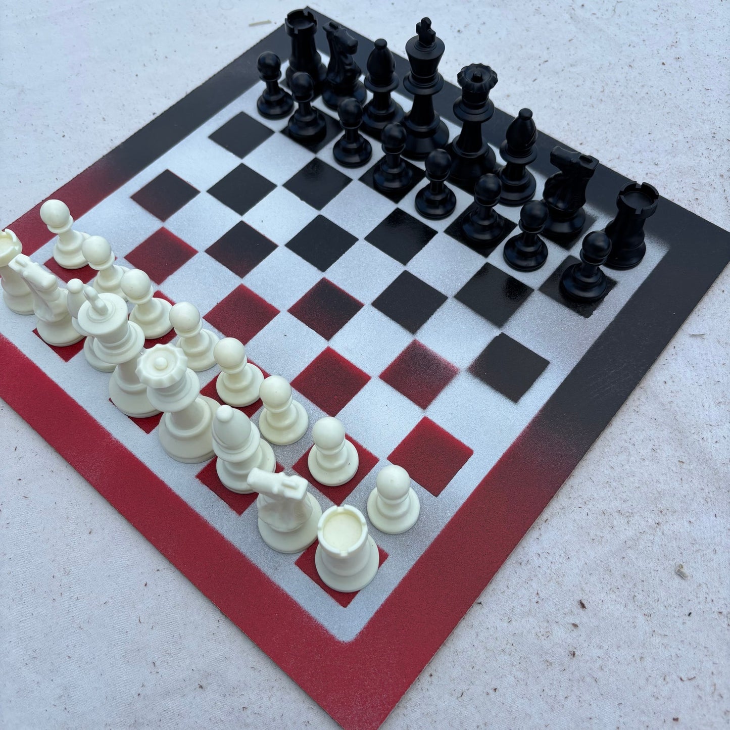 Speed Black & Red - Painted Chess Set