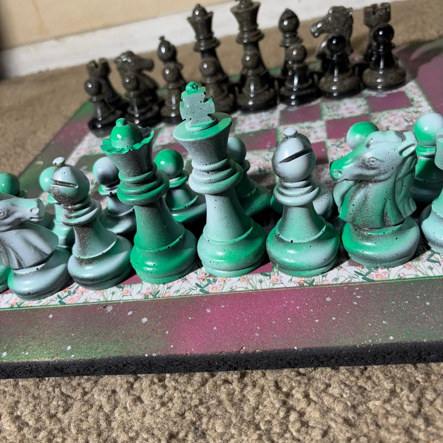 Green Pink Mesh - Large Deluxe Chess Set