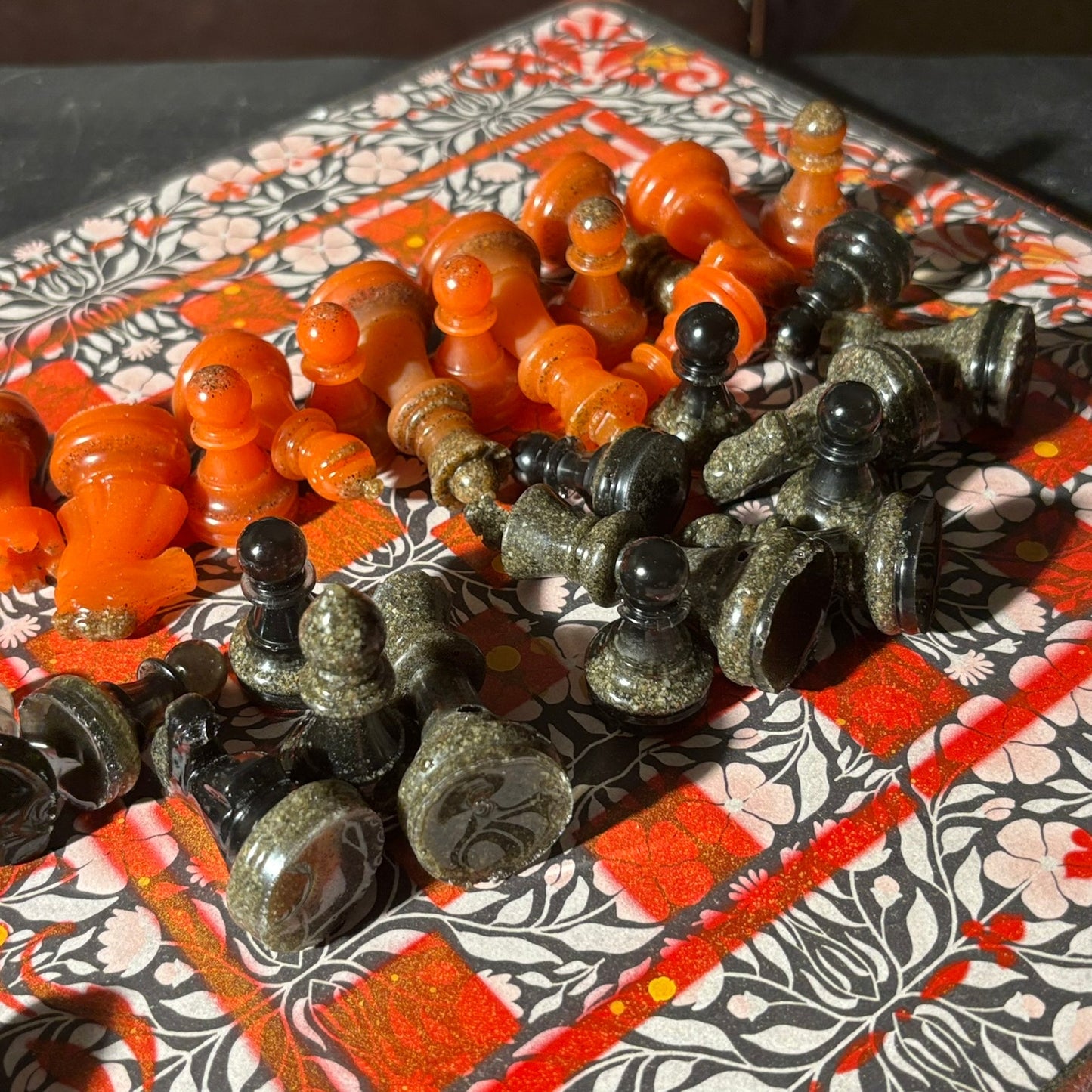 Supreme Royal Red - Scrapbook Chess Set