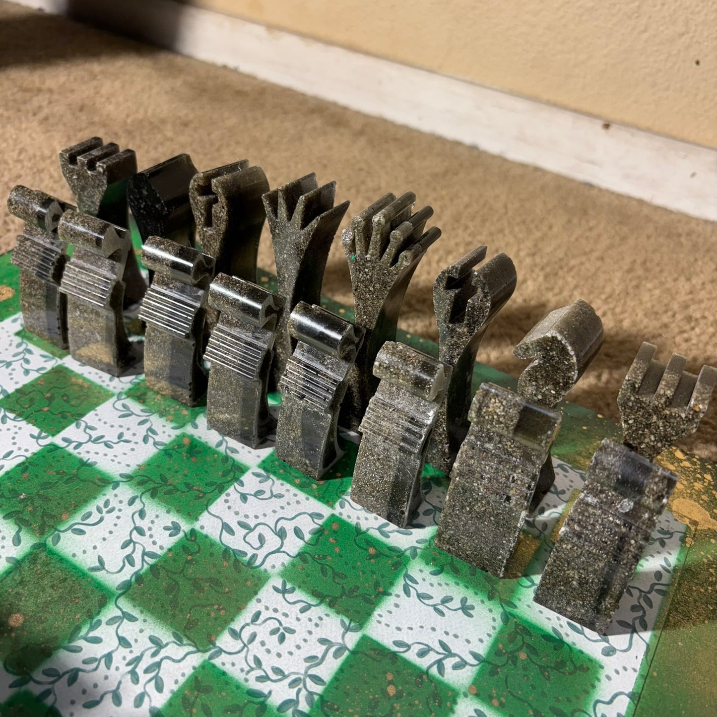 Royal Green Golden Drip - Large Deluxe Chess Set