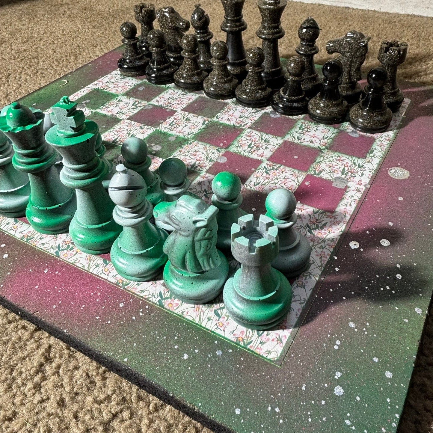 Green Pink Mesh - Large Deluxe Chess Set