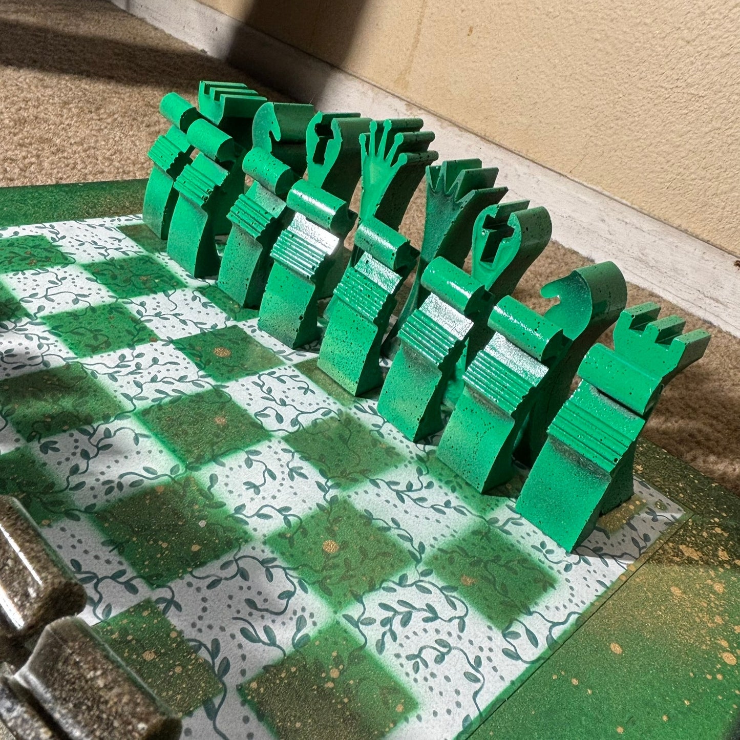 Royal Green Golden Drip - Large Deluxe Chess Set