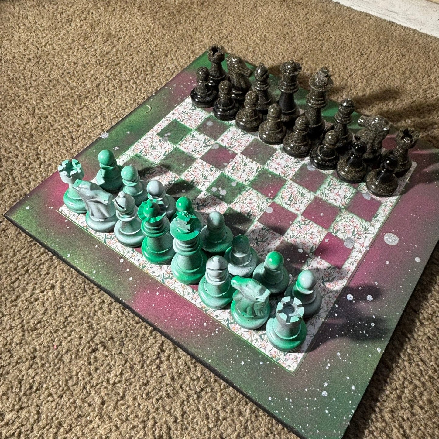 Green Pink Mesh - Large Deluxe Chess Set