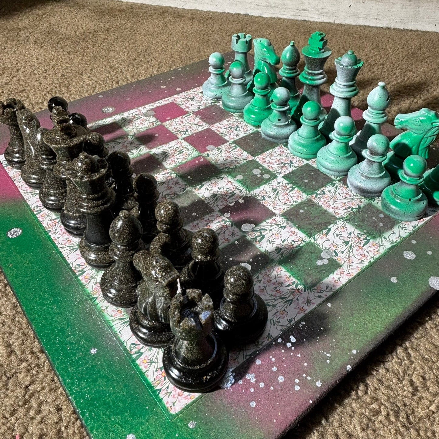 Green Pink Mesh - Large Deluxe Chess Set