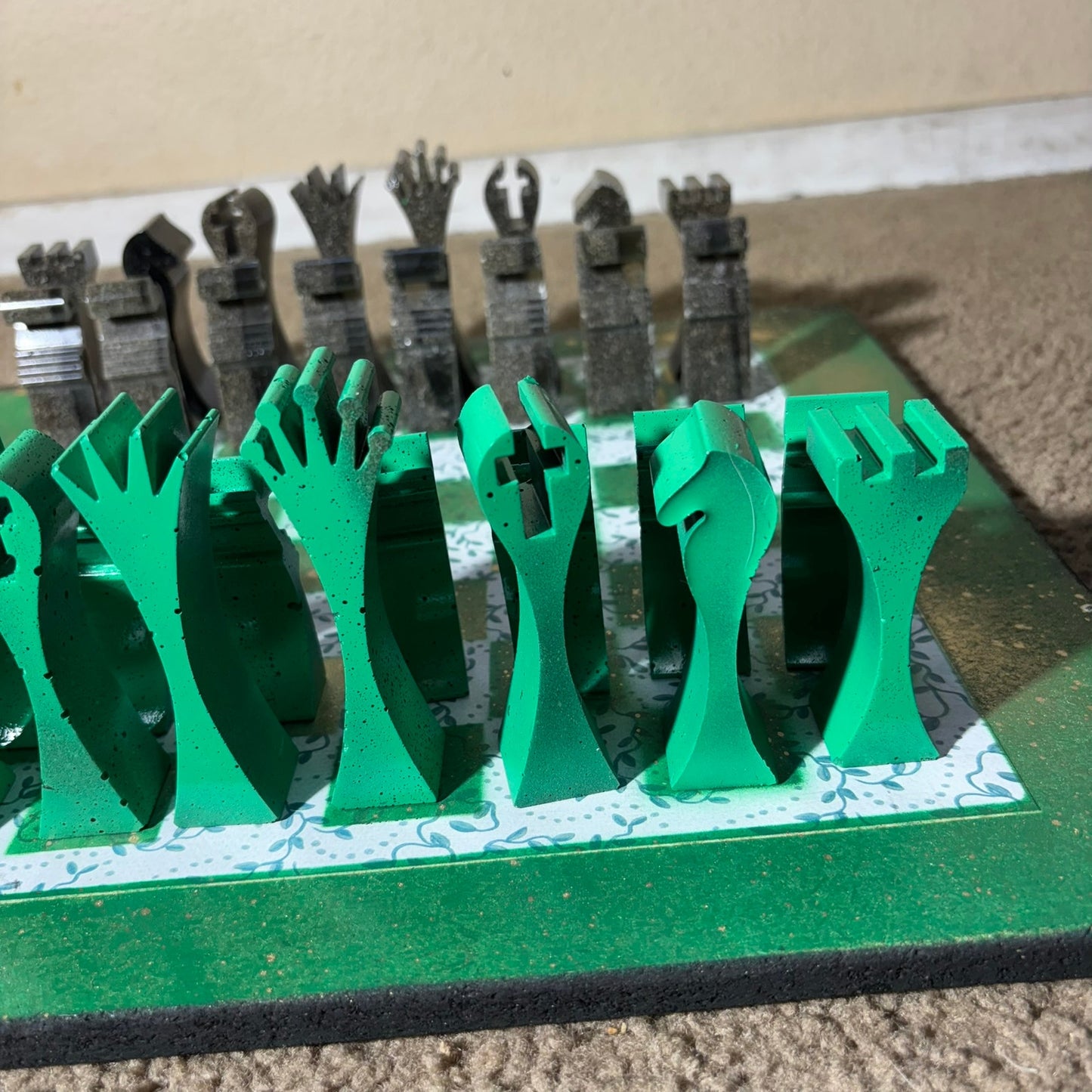 Royal Green Golden Drip - Large Deluxe Chess Set