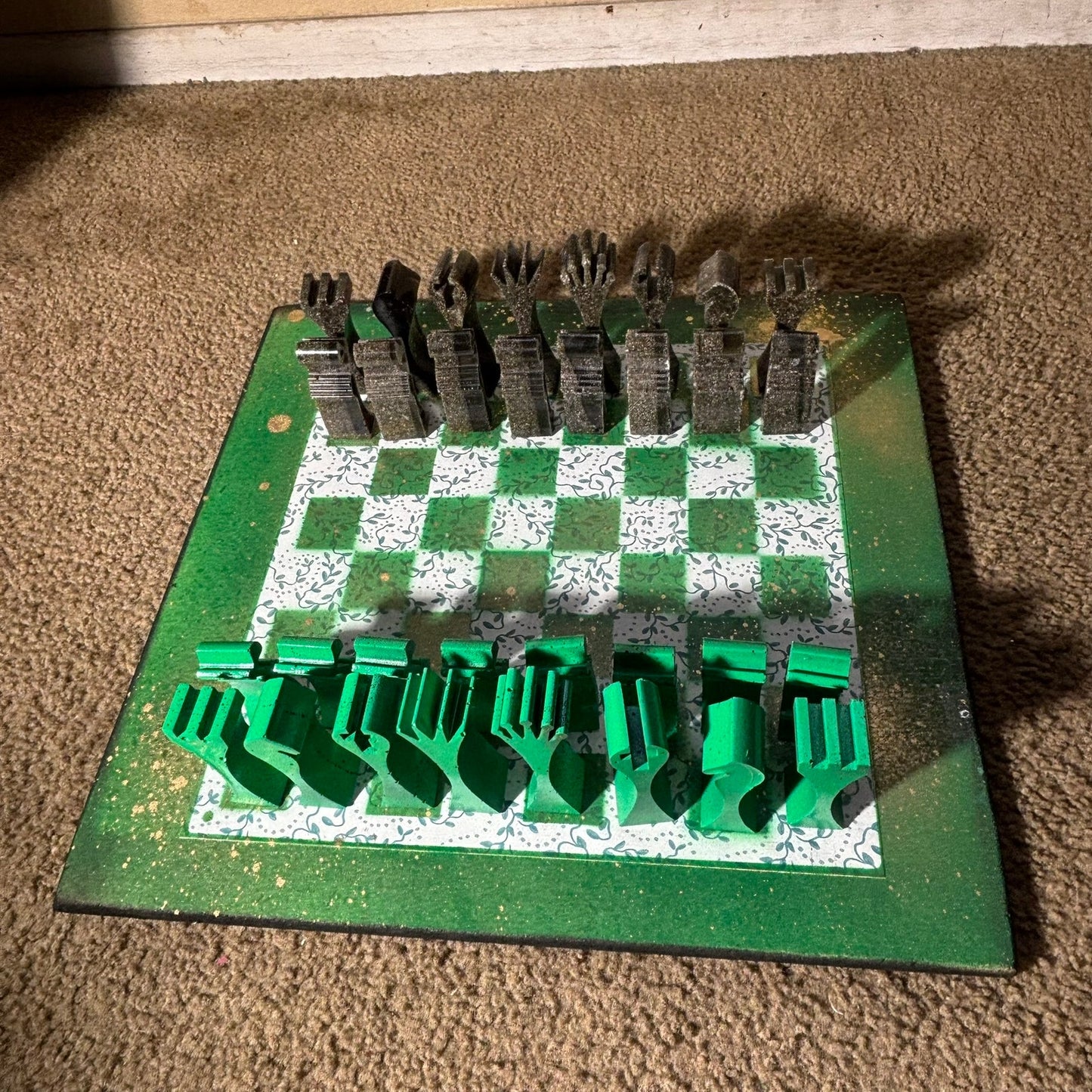 Royal Green Golden Drip - Large Deluxe Chess Set