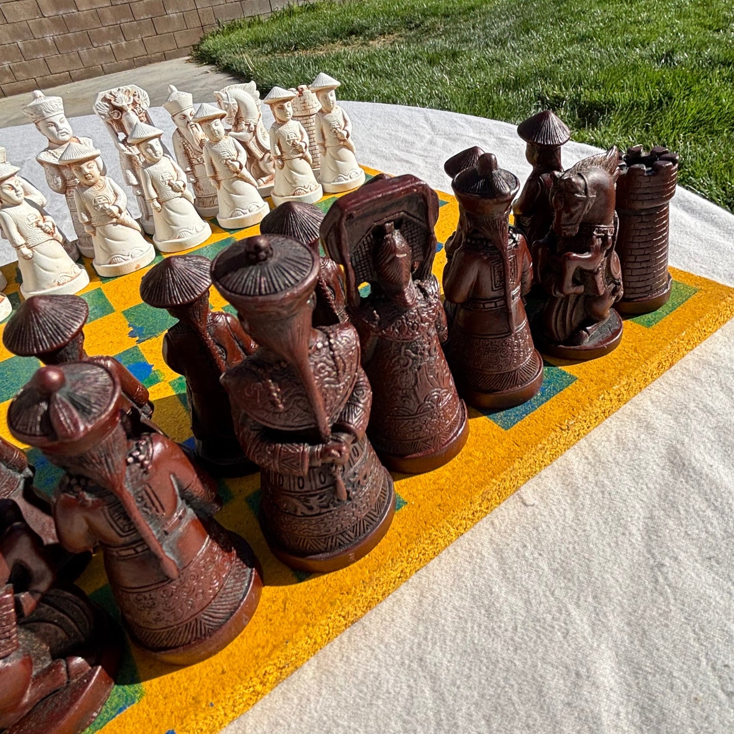 Green Bay Yellow - Chinese Edition Chess Set