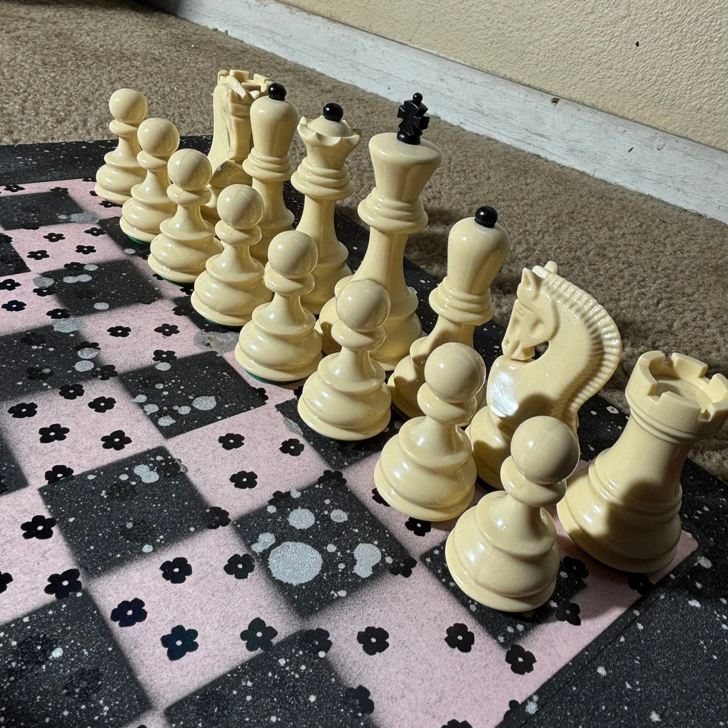 Light Pink Black Mini Flowers - Large Deluxe Chess Set