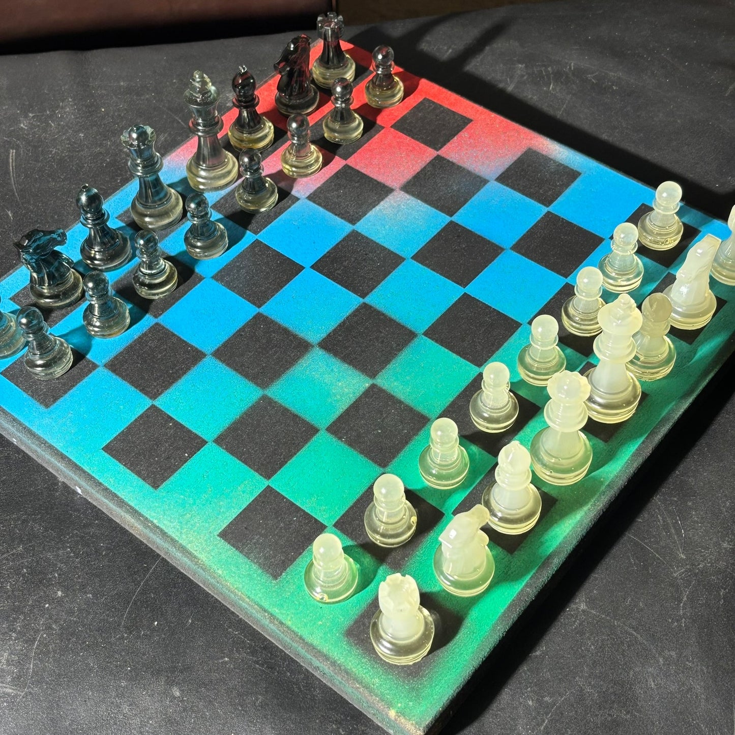 Color Mesh - Painted Chess Set