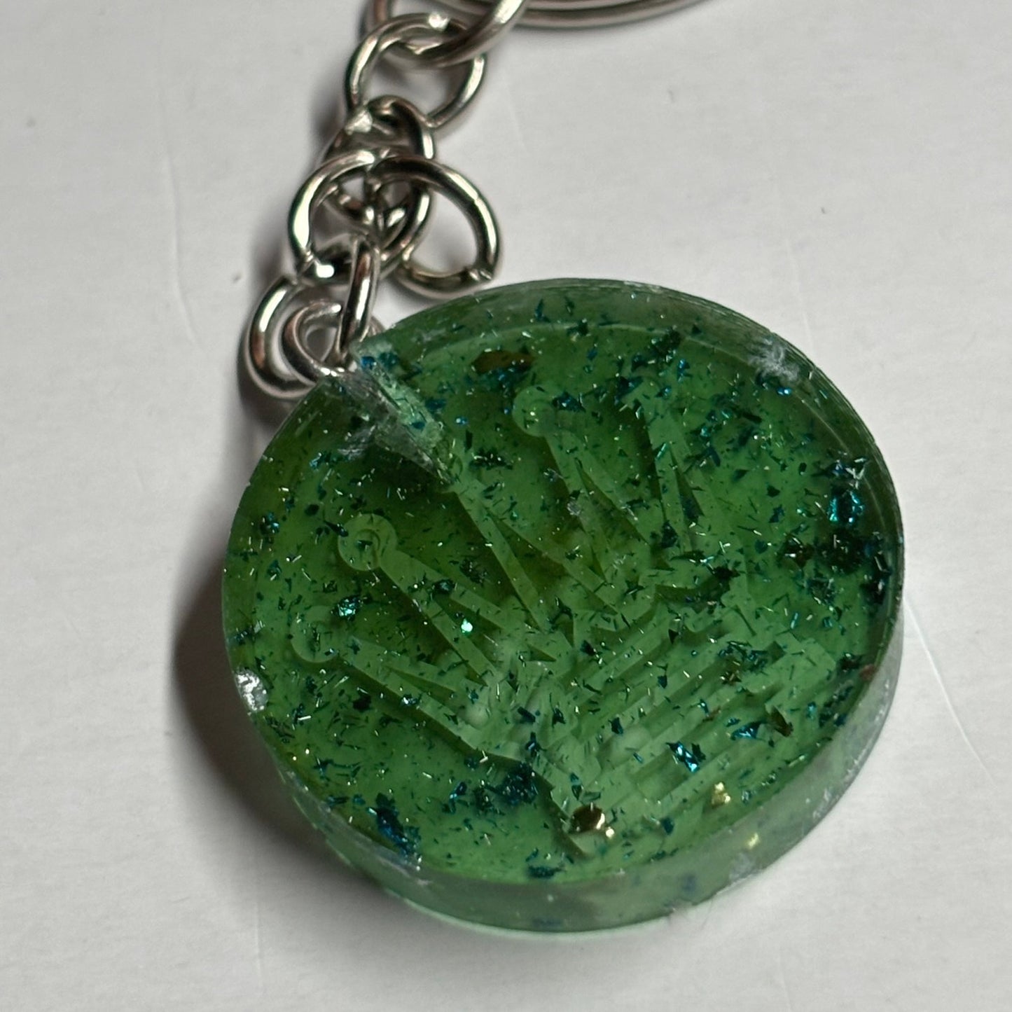 The Green Queen - Handmade Resin Keychain - Flat Edition