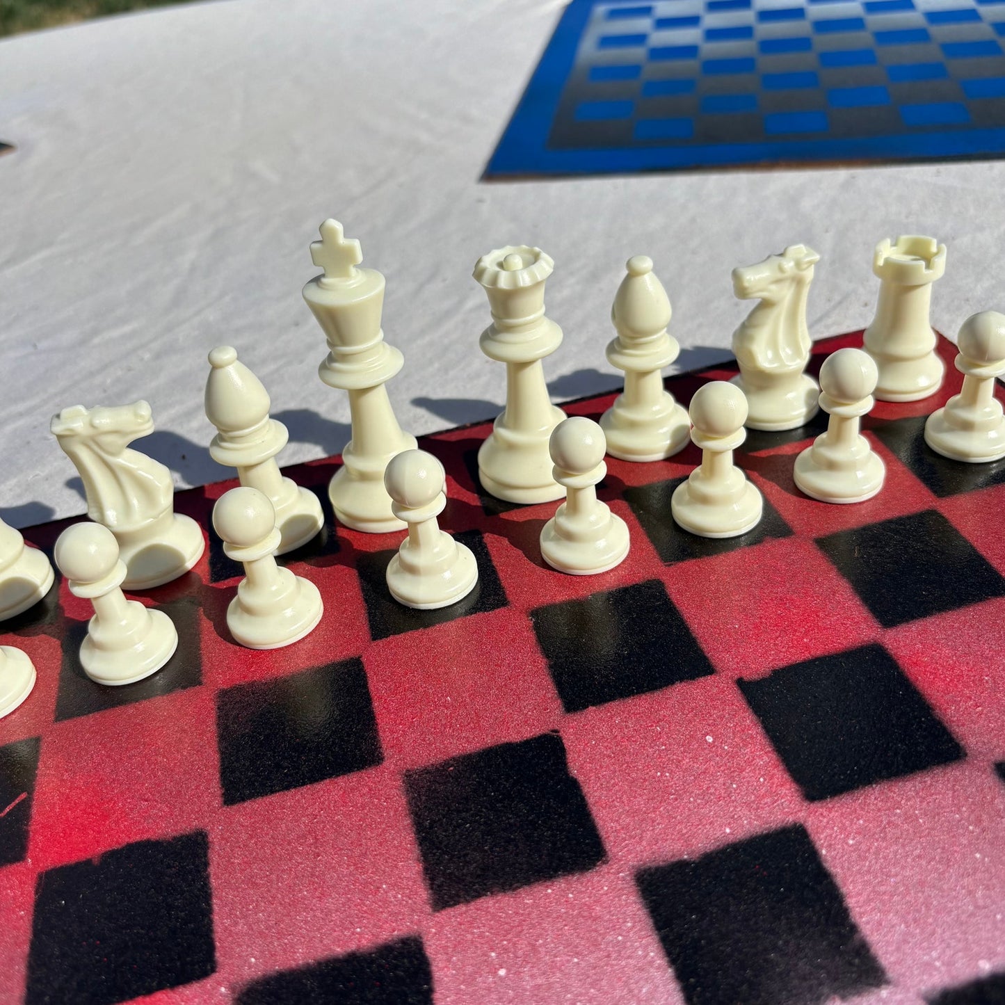 Snow Red - Painted Chess Set