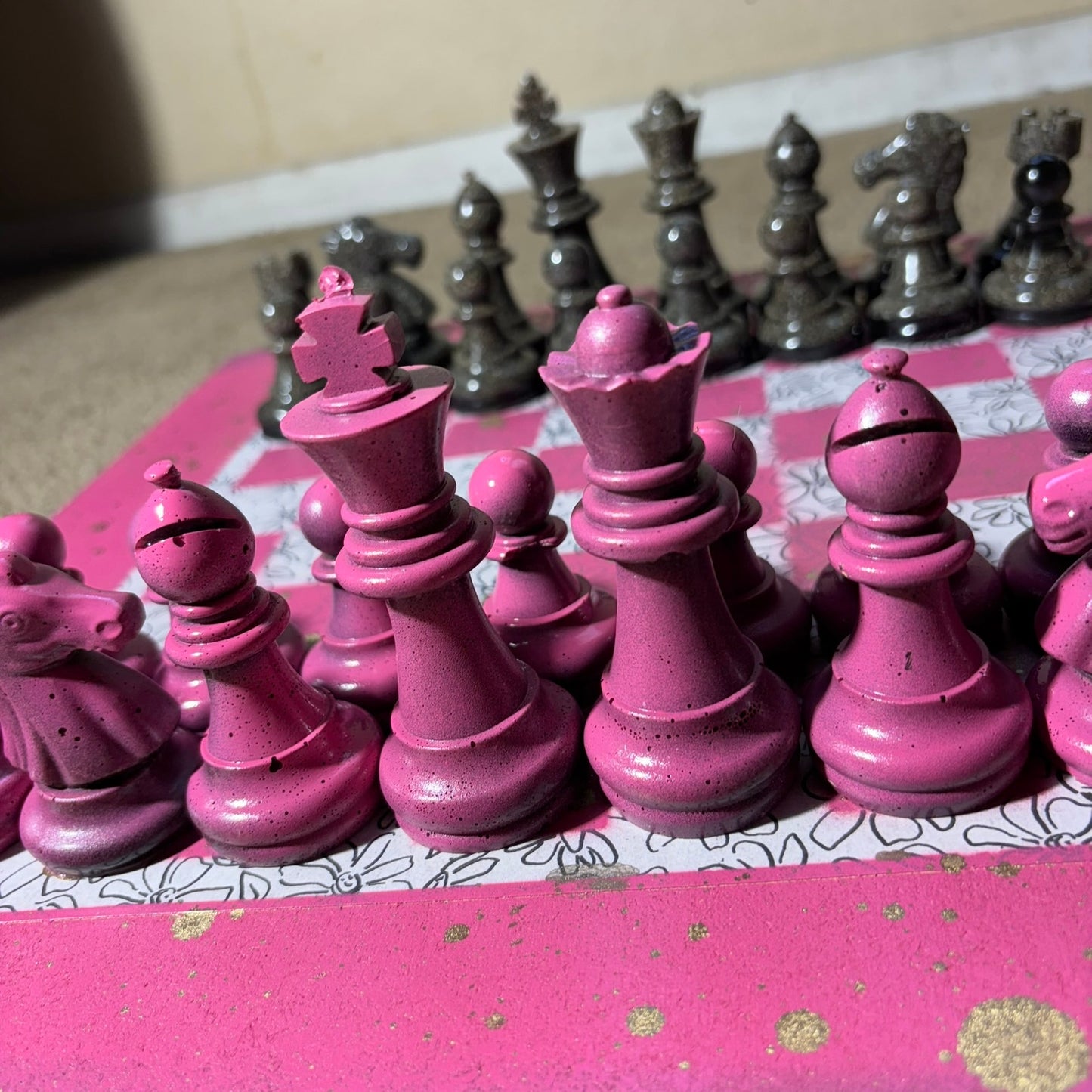 Supreme Pink Flowers - Large Deluxe Chess Set