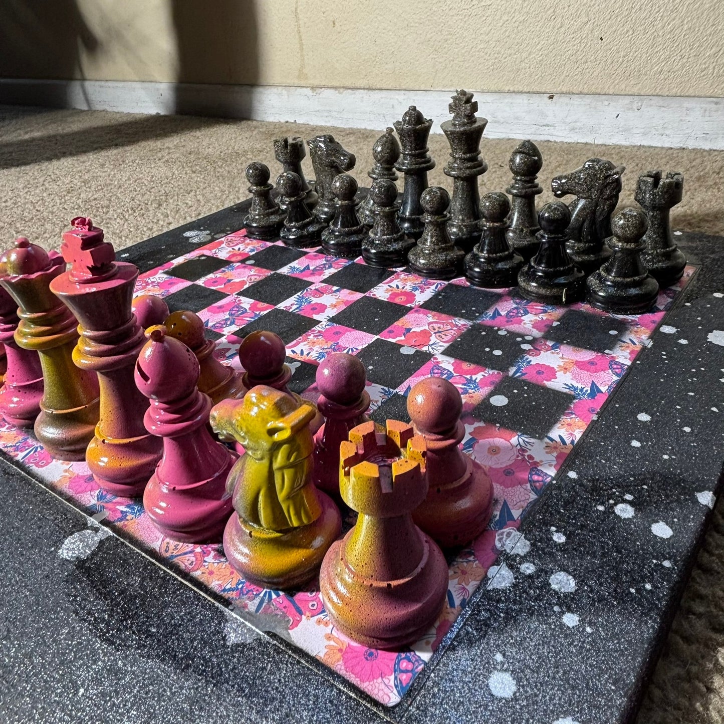 Sunset Flowered Pink - Large Deluxe Chess Set