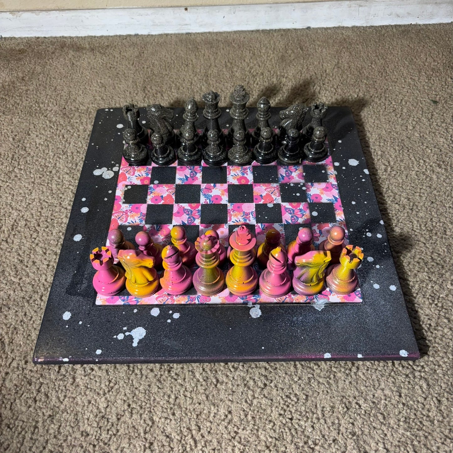 Sunset Flowered Pink - Large Deluxe Chess Set