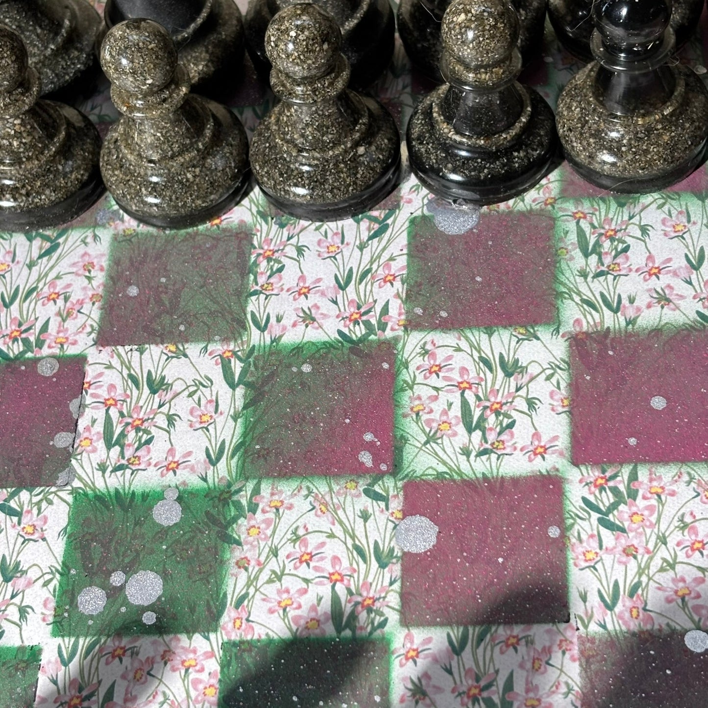 Green Pink Mesh - Large Deluxe Chess Set