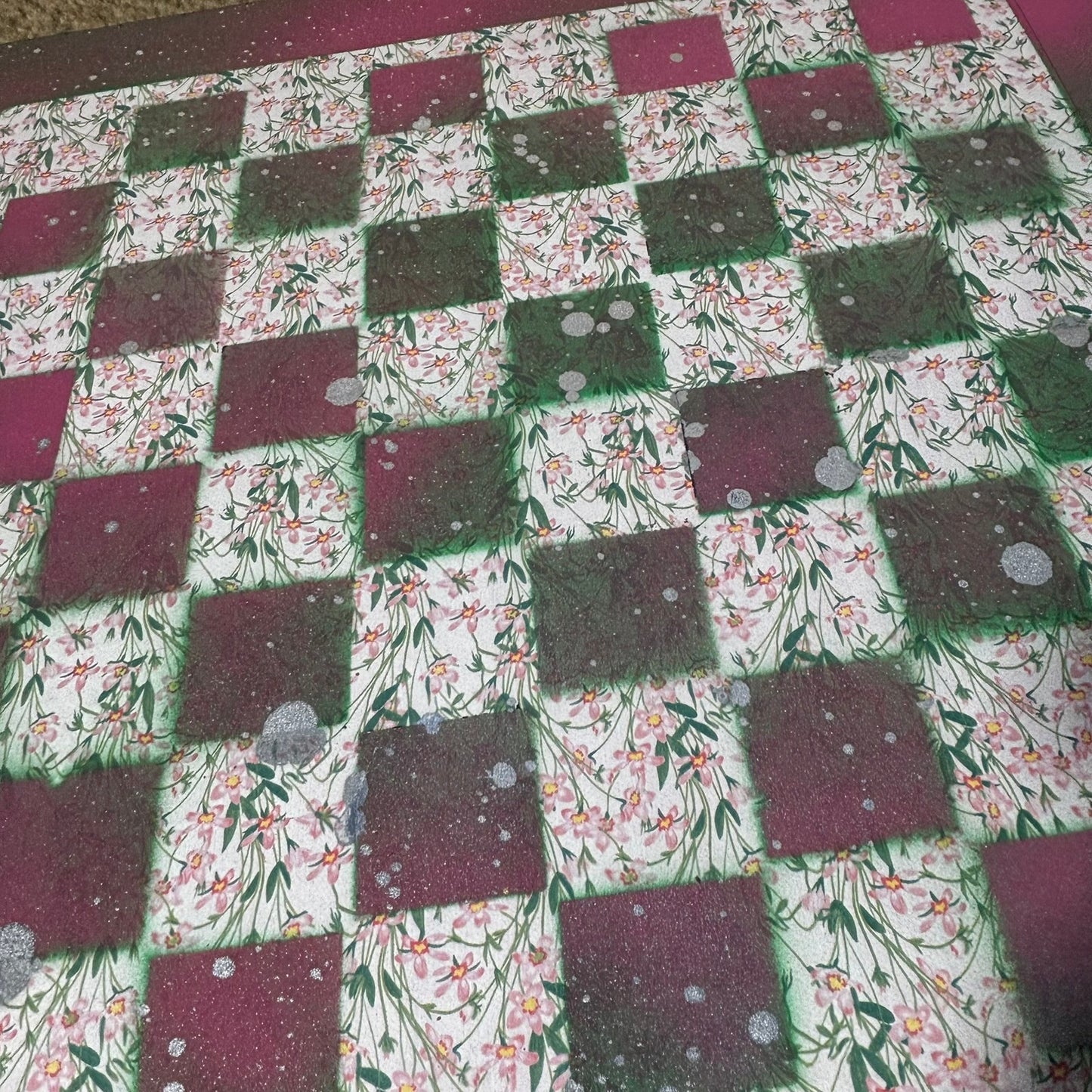 Green Pink Mesh - Large Deluxe Chess Set