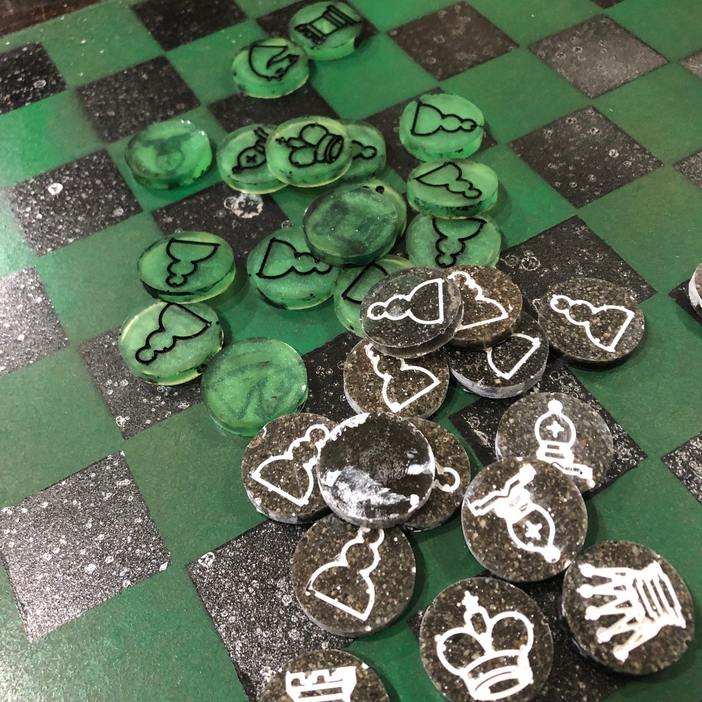 Splendid Green & Black - Painted Chess Set