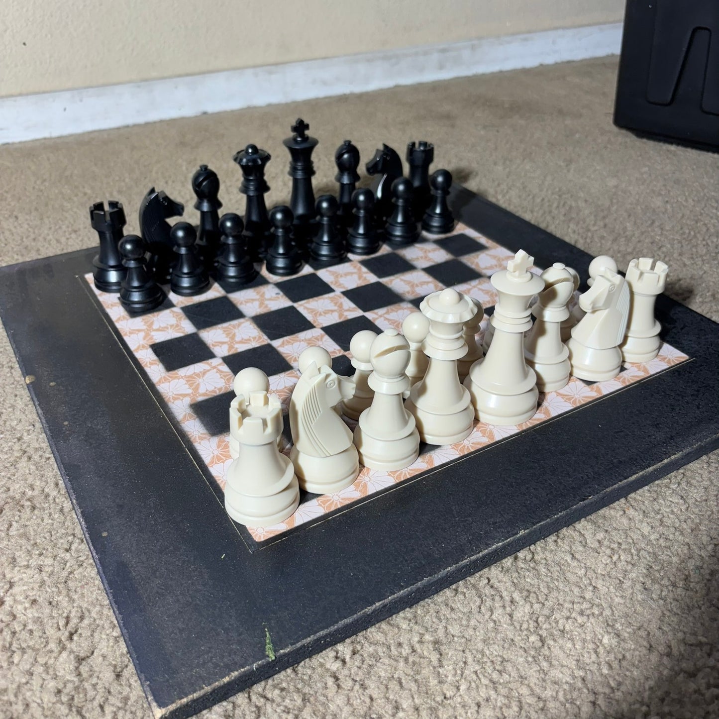 Golden Pattern - Large Deluxe Chess Set