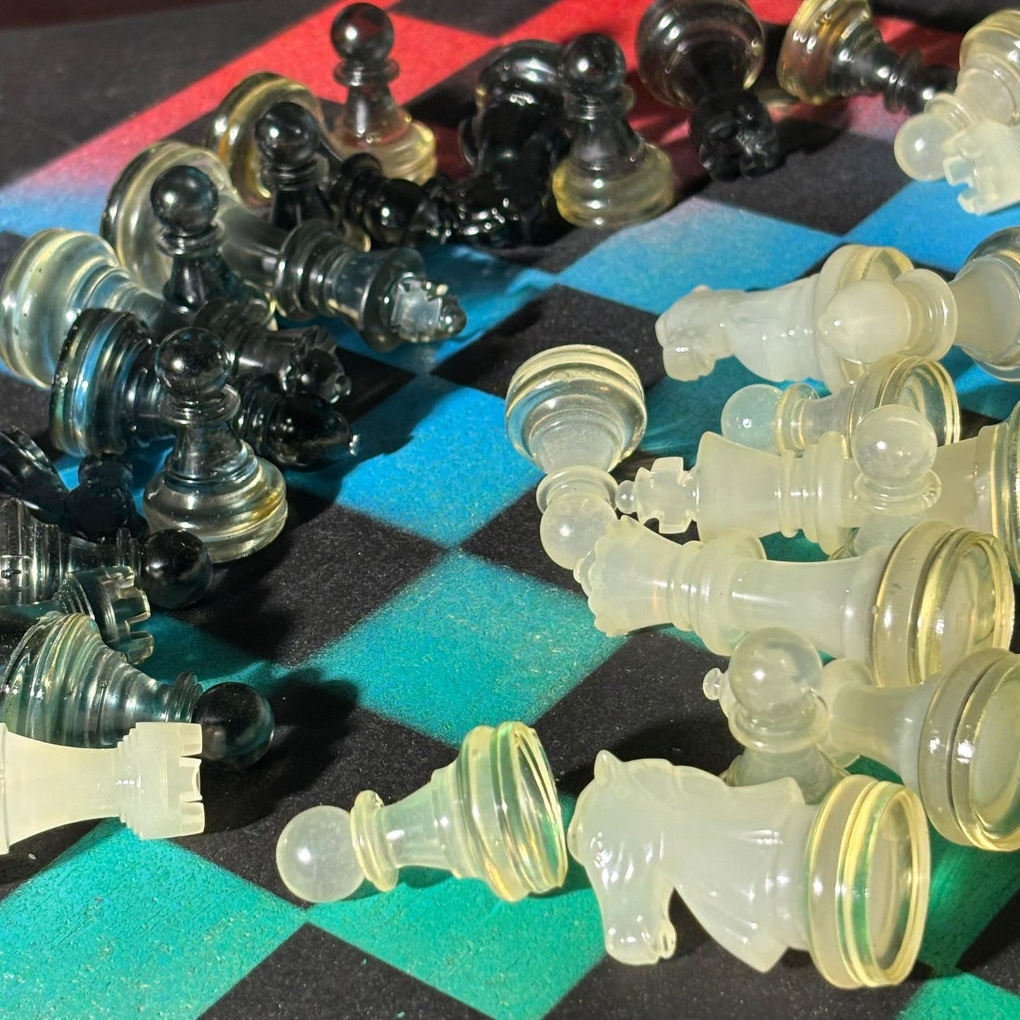 Color Mesh - Painted Chess Set