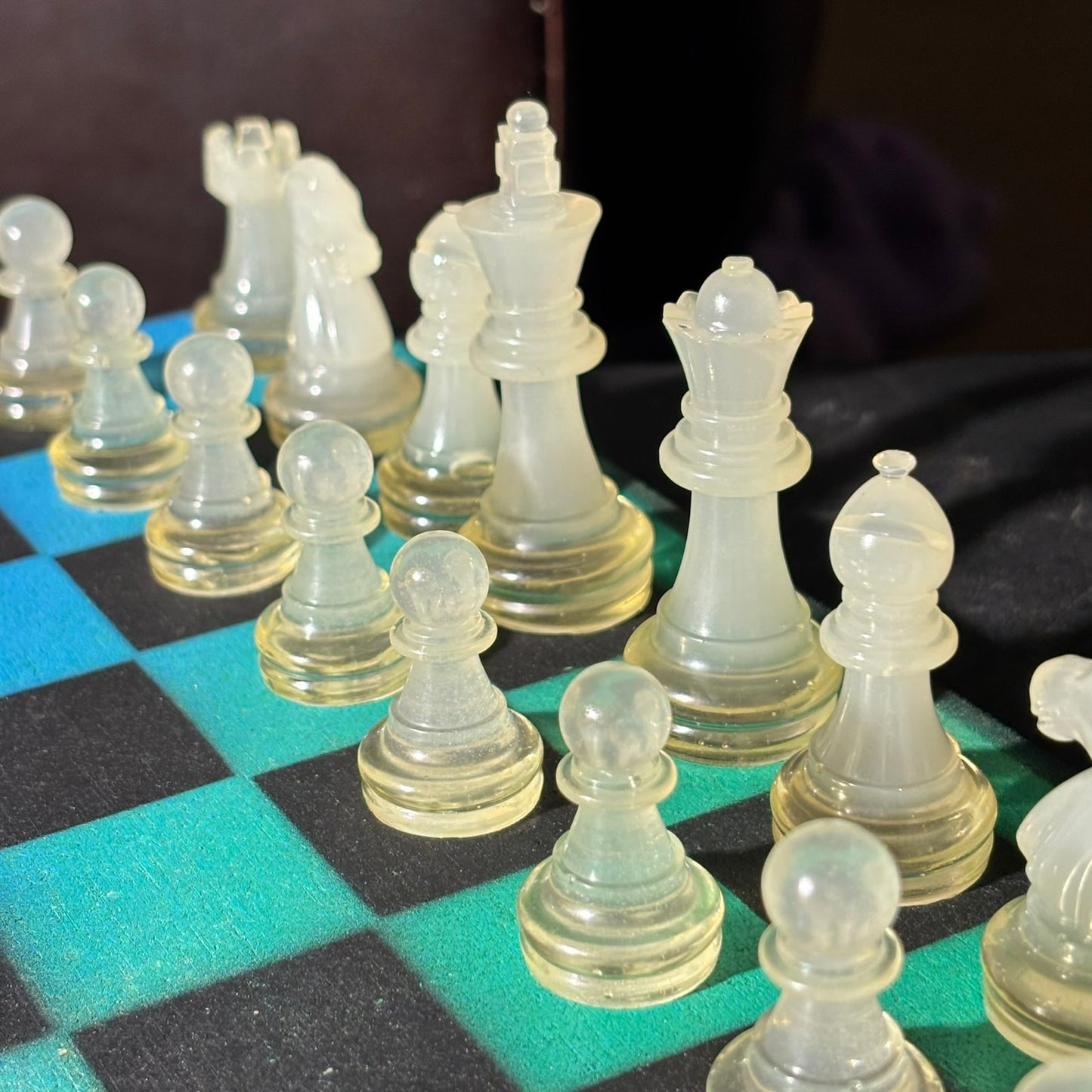 Color Mesh - Painted Chess Set