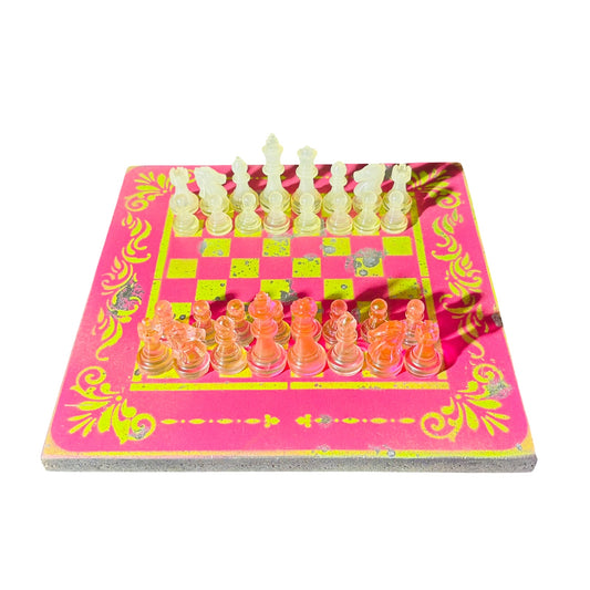 Spotted Neon Green Pink - Painted Chess Set