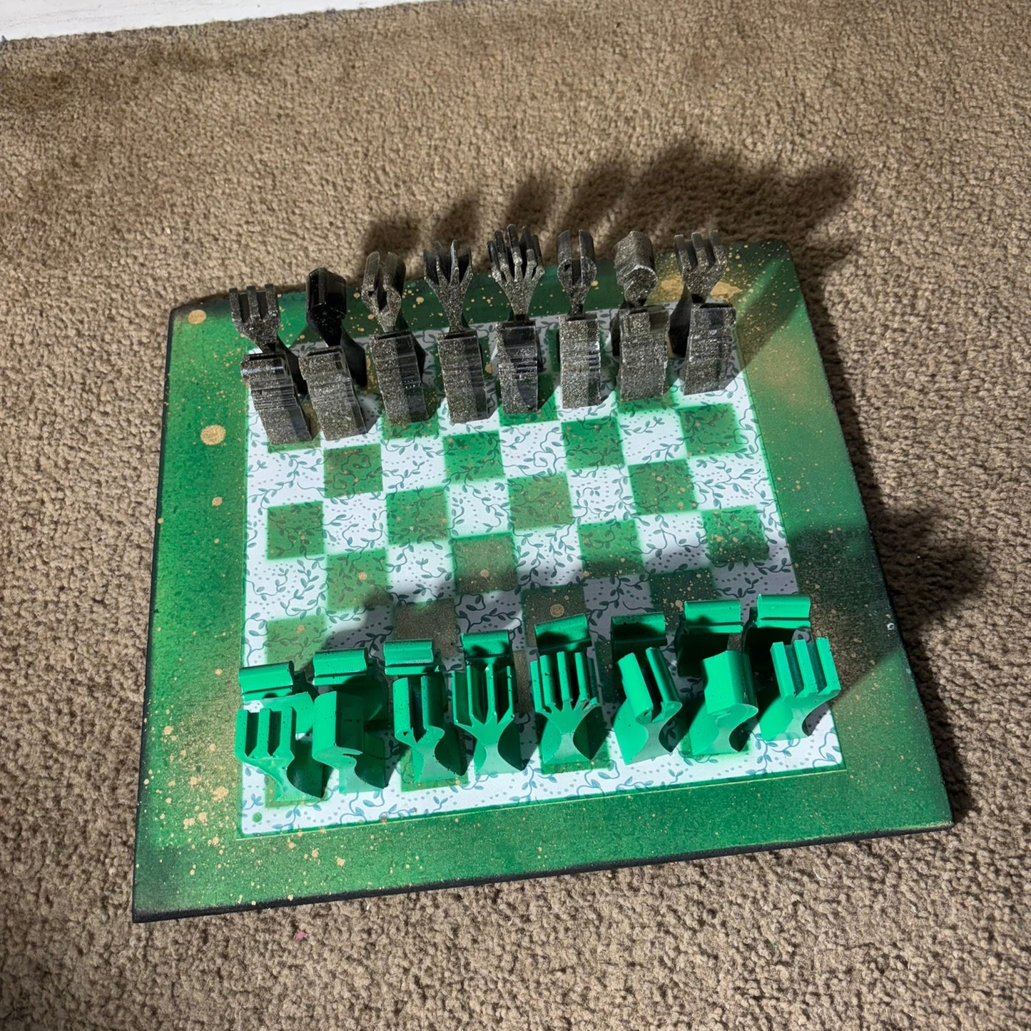 Royal Green Golden Drip - Large Deluxe Chess Set