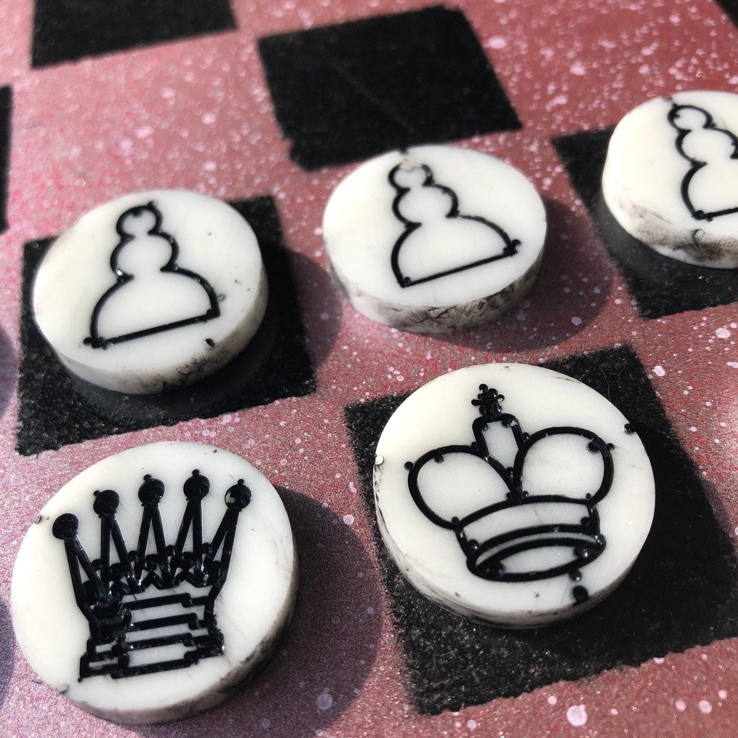 Chess Set - Faded Red Snow