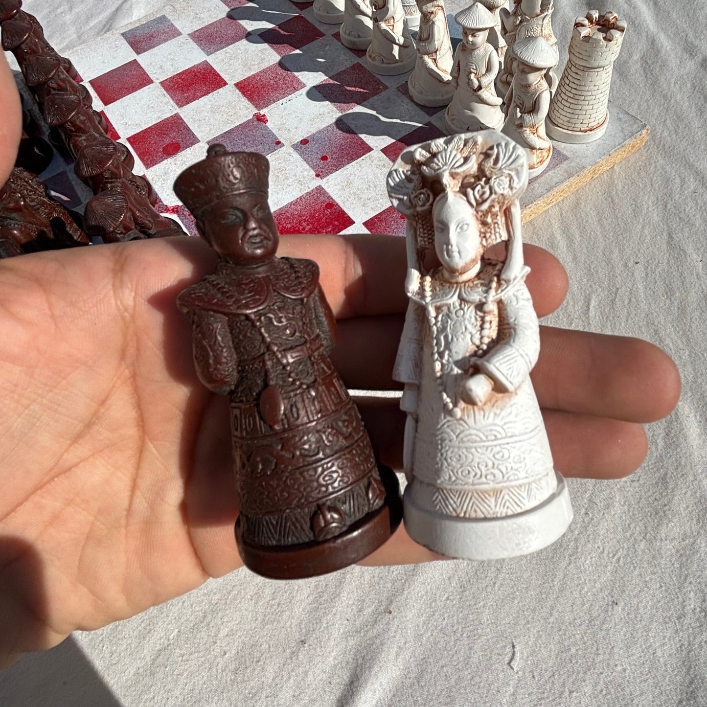 Spacey Red & White - Chinese Edition Chess Set