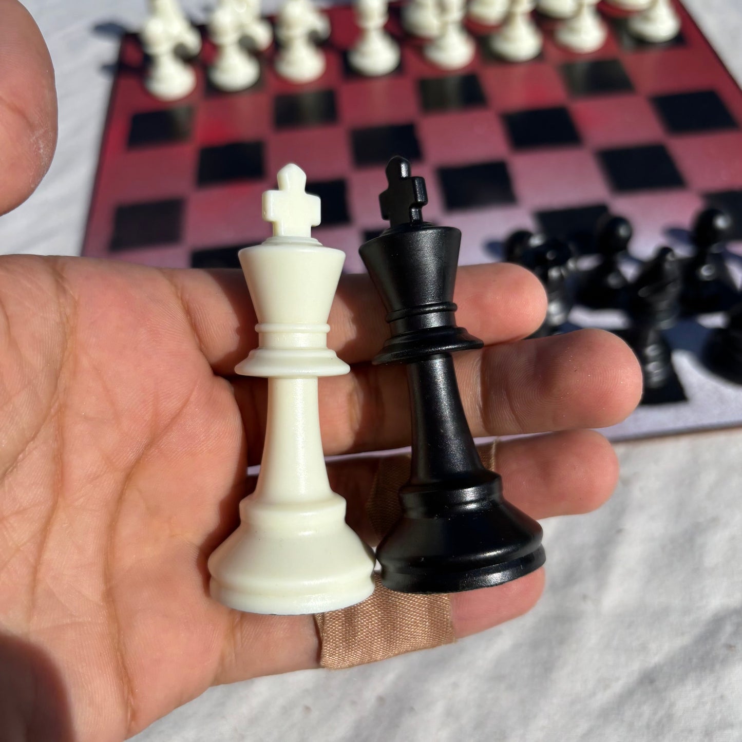 Snow Red - Painted Chess Set