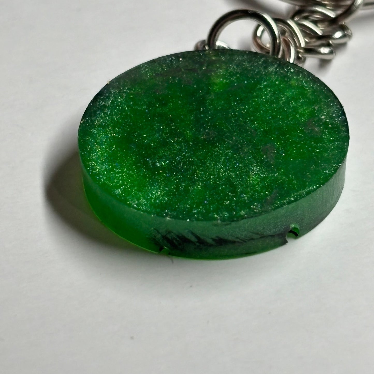 Dark Green Queen - Handmade Resin Keychain - Flat Edition