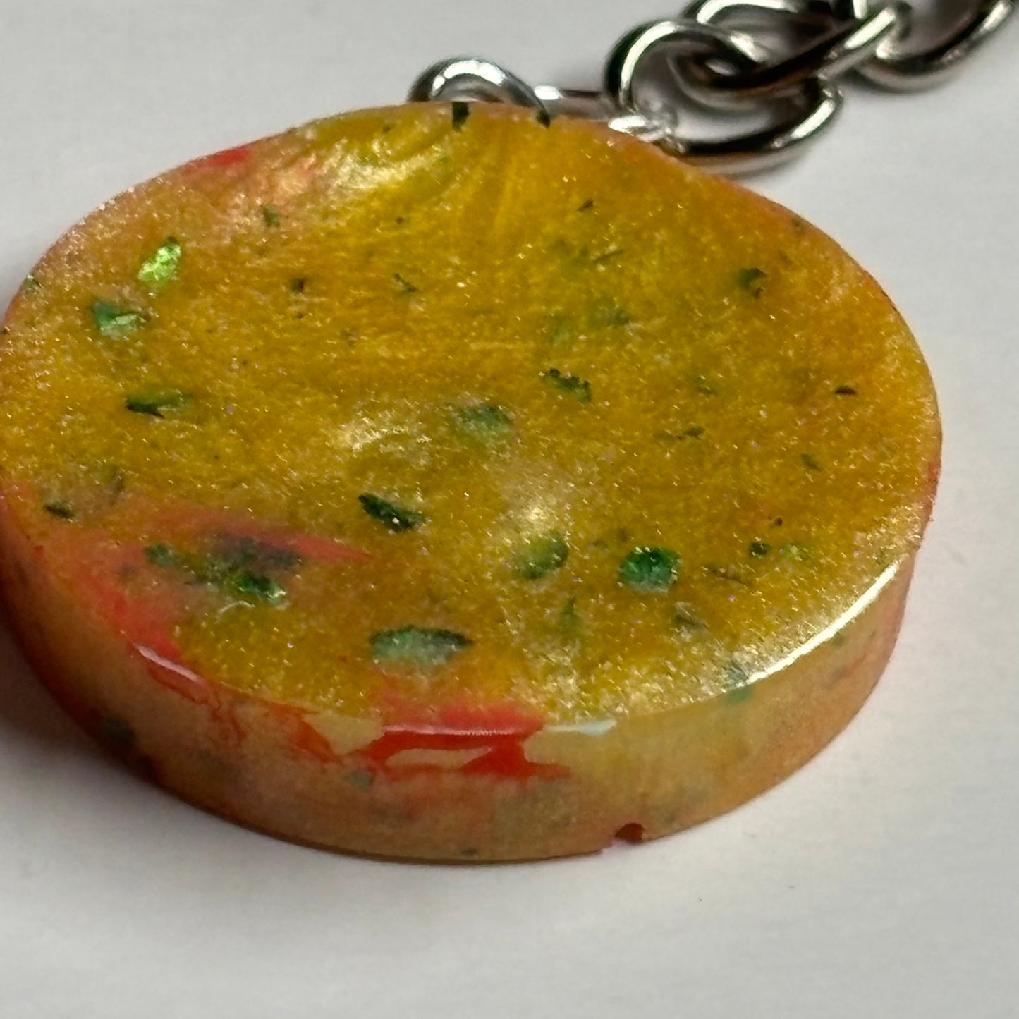 Prestigious Yellow Queen - Handmade Resin Keychain - Flat Edition